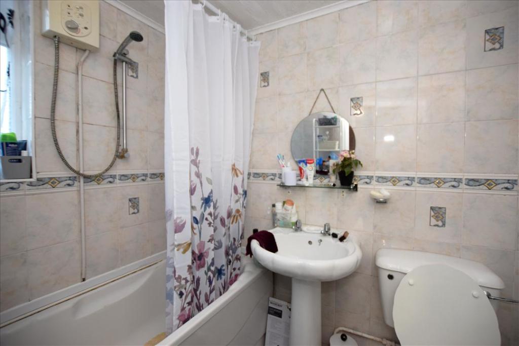 GROUND FLOOR BATHROOM