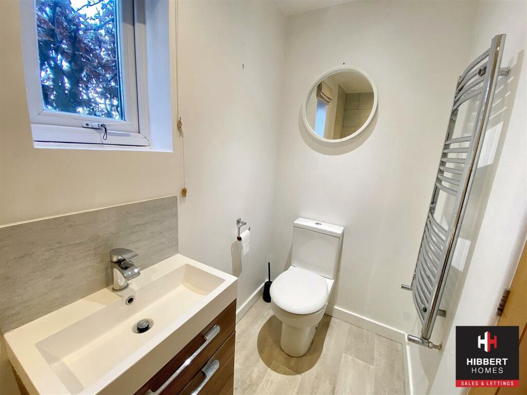 EN-SUITE 2.jpg