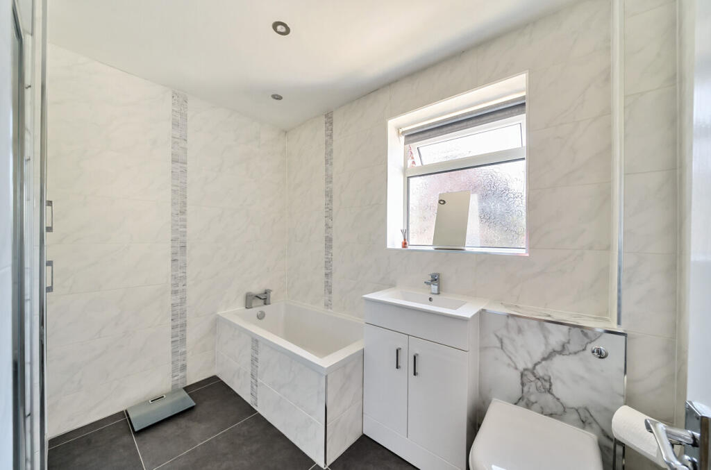 1298401-9-682de9b...