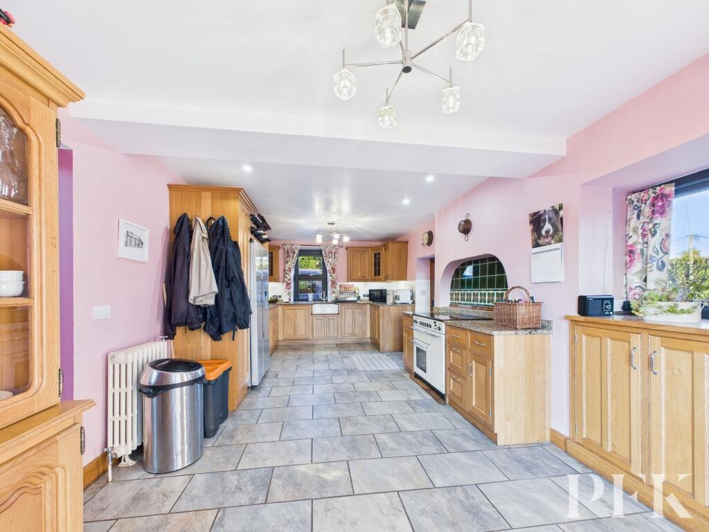 Kitchen / Dining