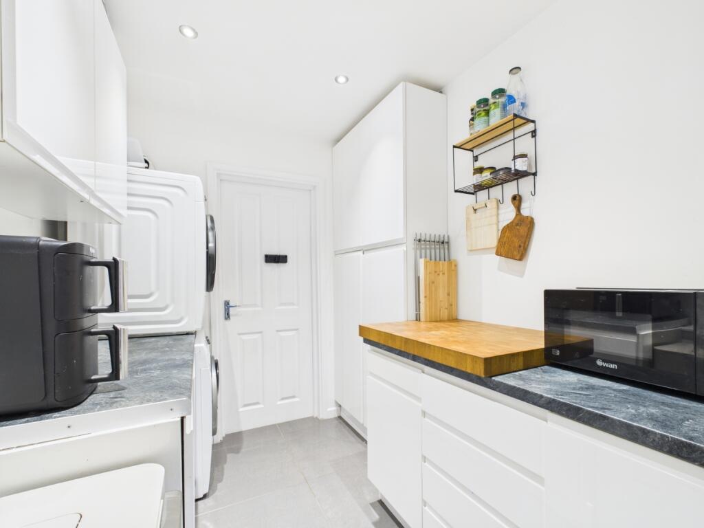 CAM02195G0-PR0093-STILL012