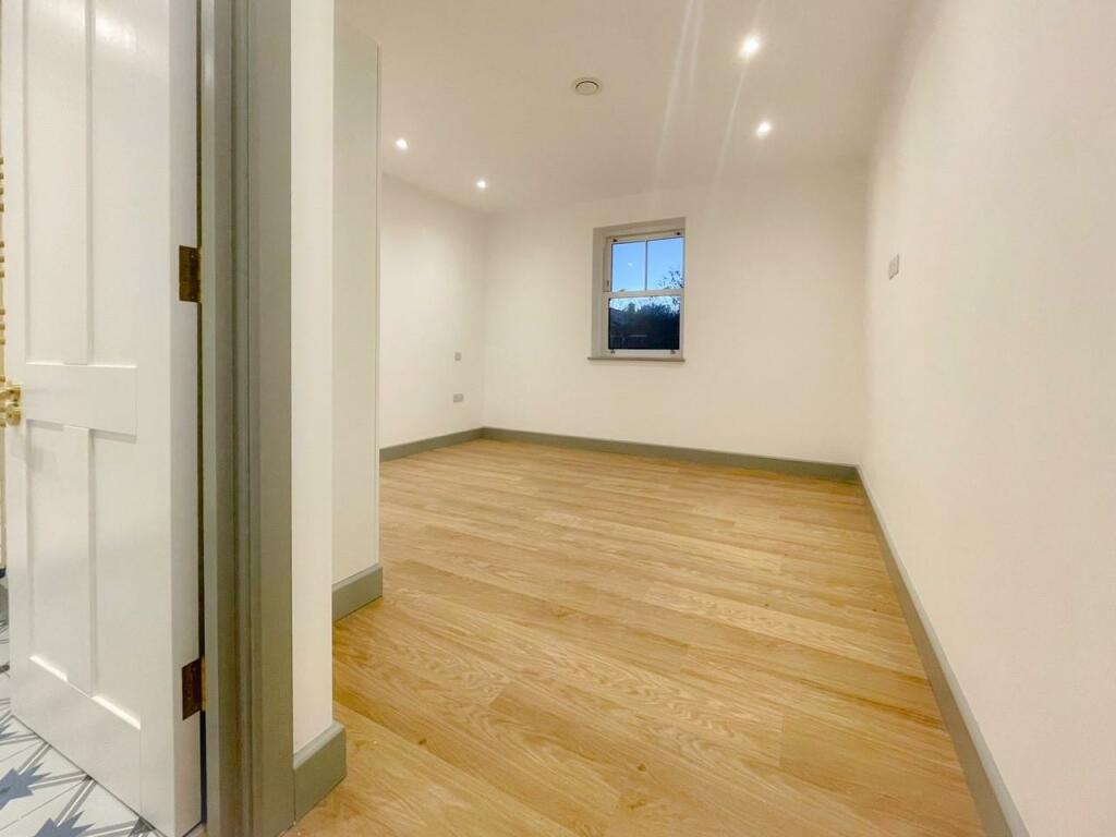 Bedroom Suite (ii).jpg