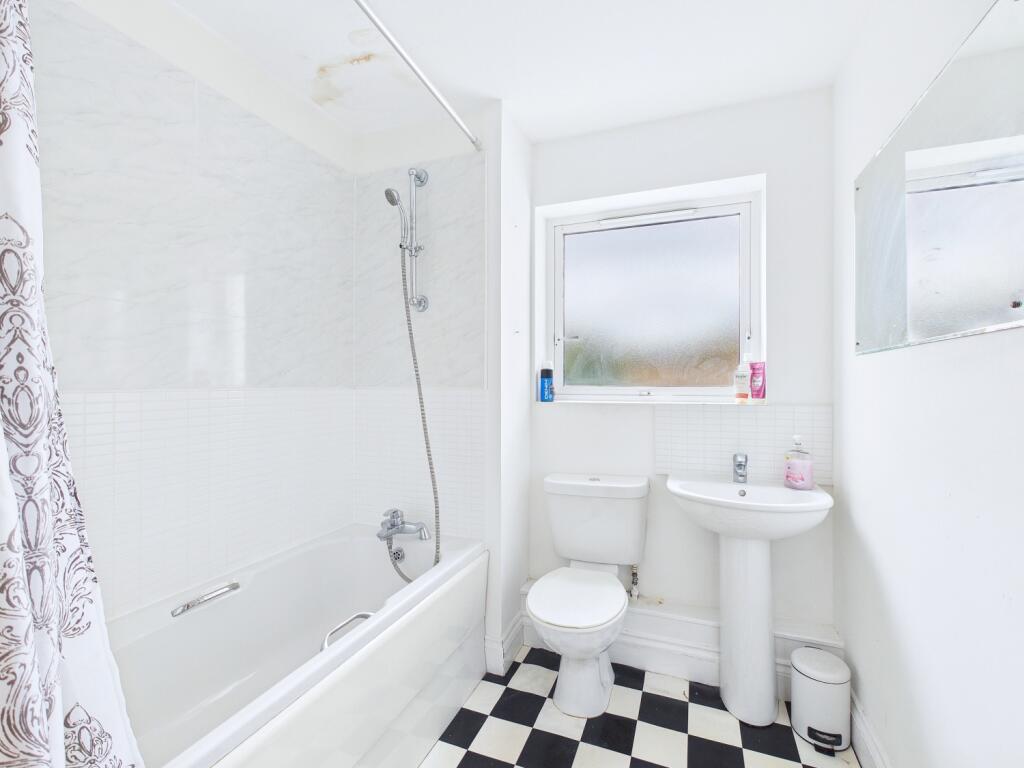 CAM01338G0-PR0140-STILL008