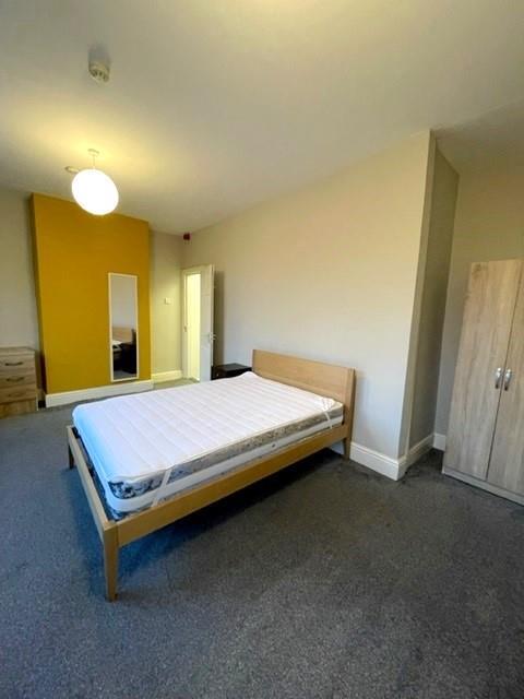 69JR Bedroom.jpg