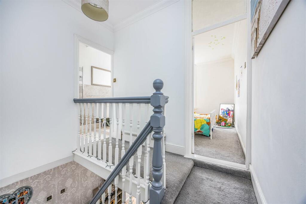 2 Wykeham Avenue, Portsmouth-Small-PorticoMarketin