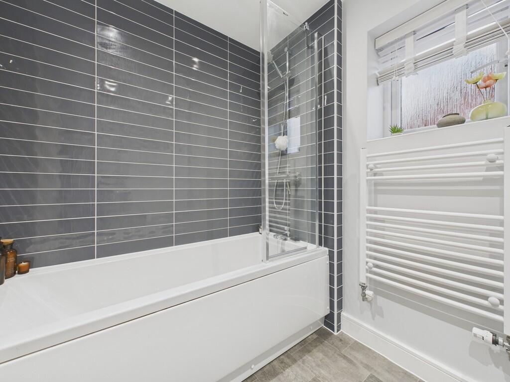 CAM04273G0-PR0241...