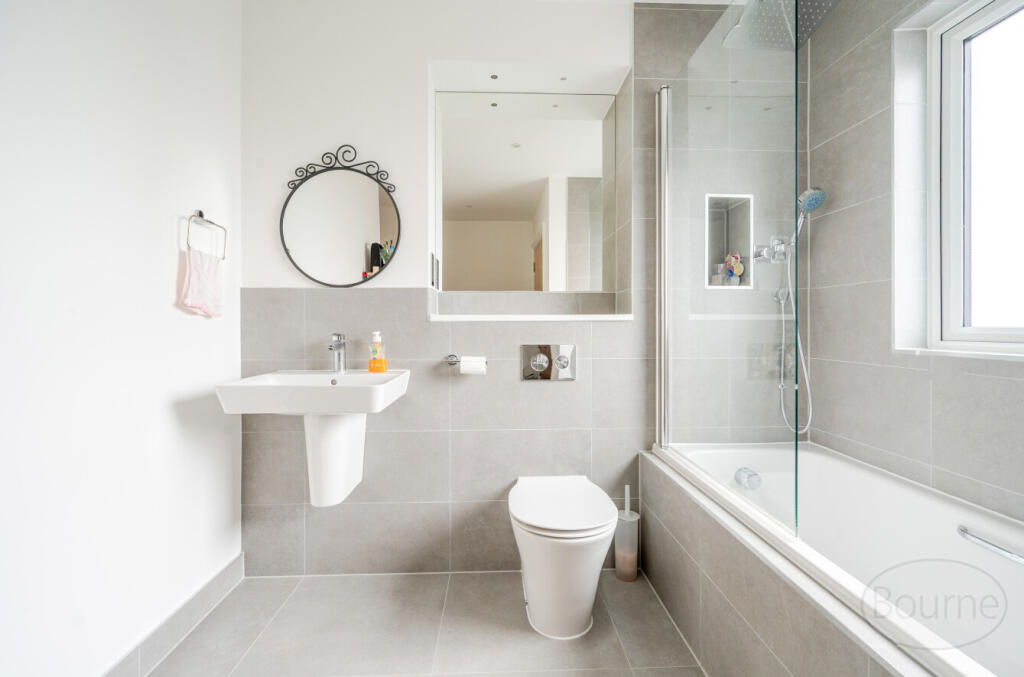 b6e4cd7a-01ee-4a9...