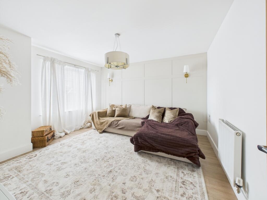 5. CAM04922G0-PR0088-STILL006