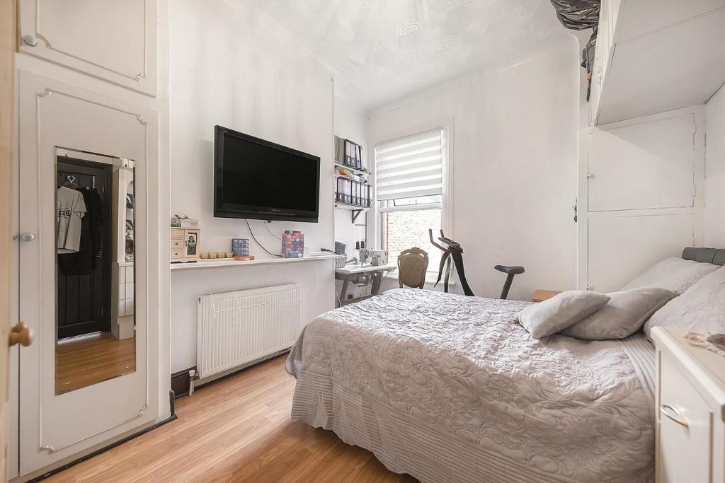 Bedroom (3).jpg