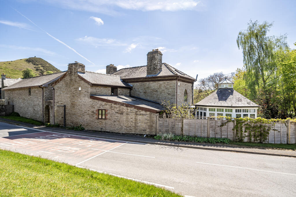 Detached Period Family House