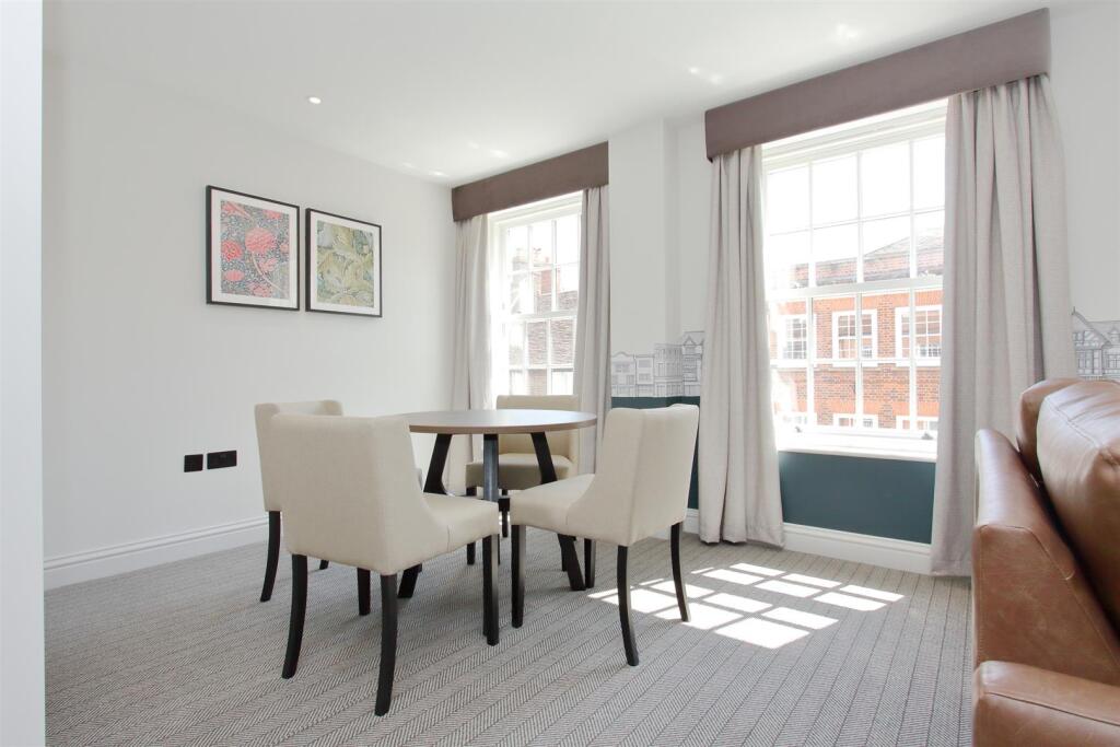 white hart old sarum ph6.JPG