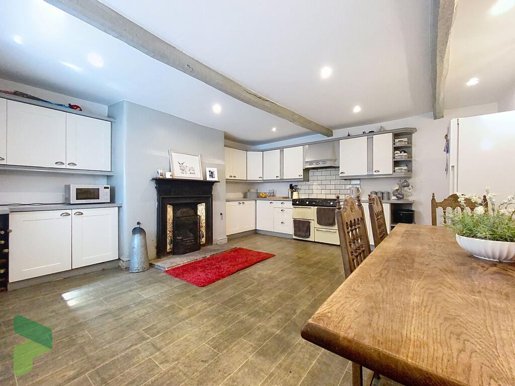 Fitted Dining Kit...