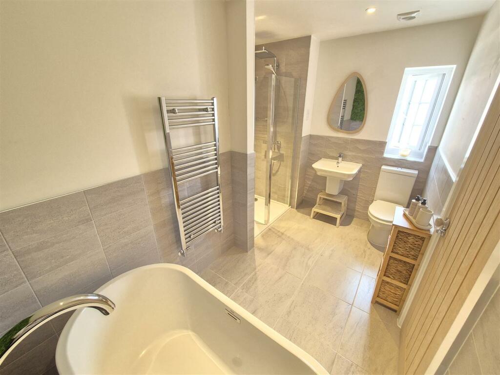 En-Suite Bathroom