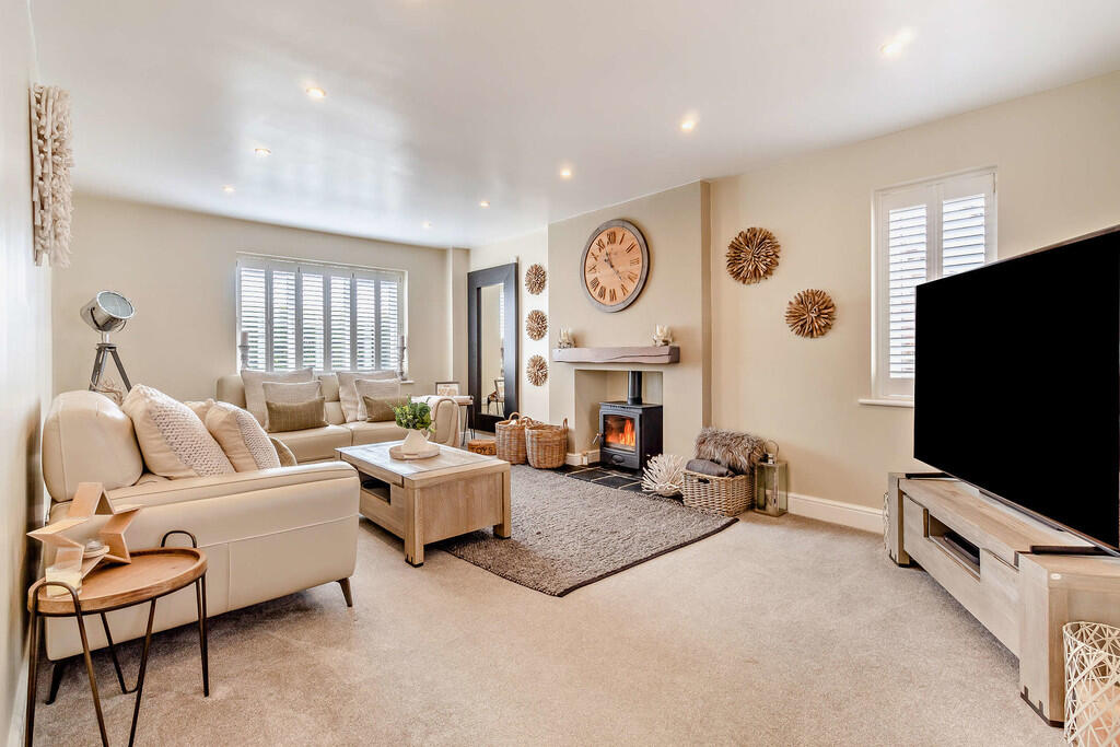 8643139-interior1...