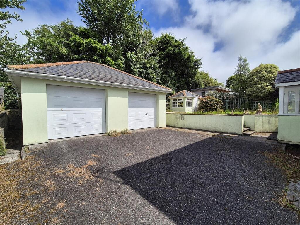 Double garage.jpg