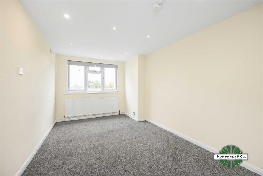 93    Grove Green Road -021.jpg