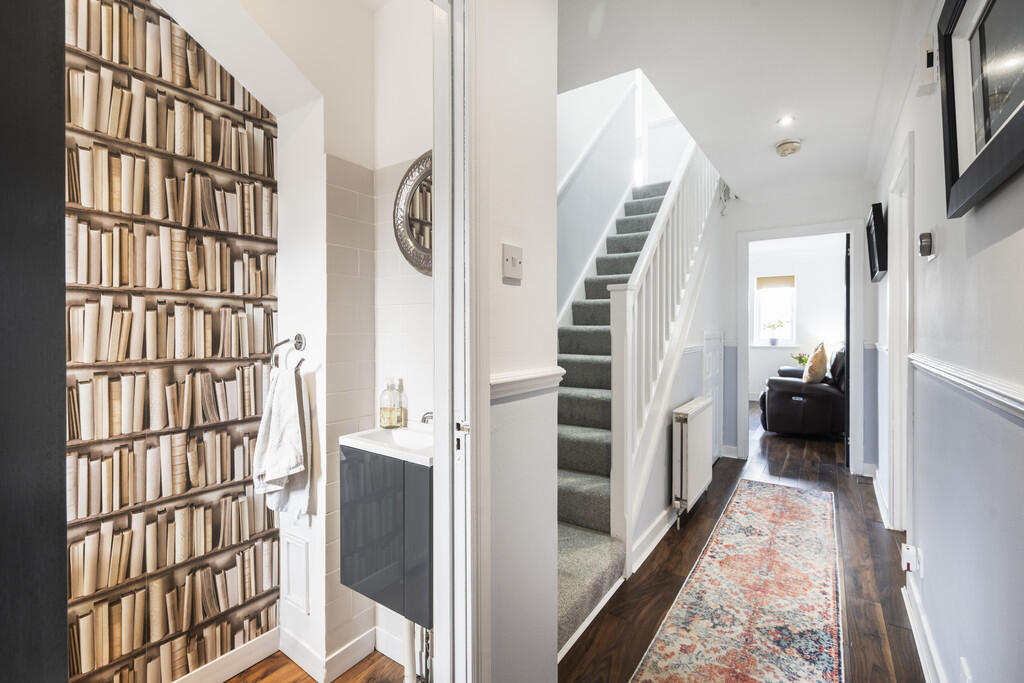 8 Fowler Cresent,...