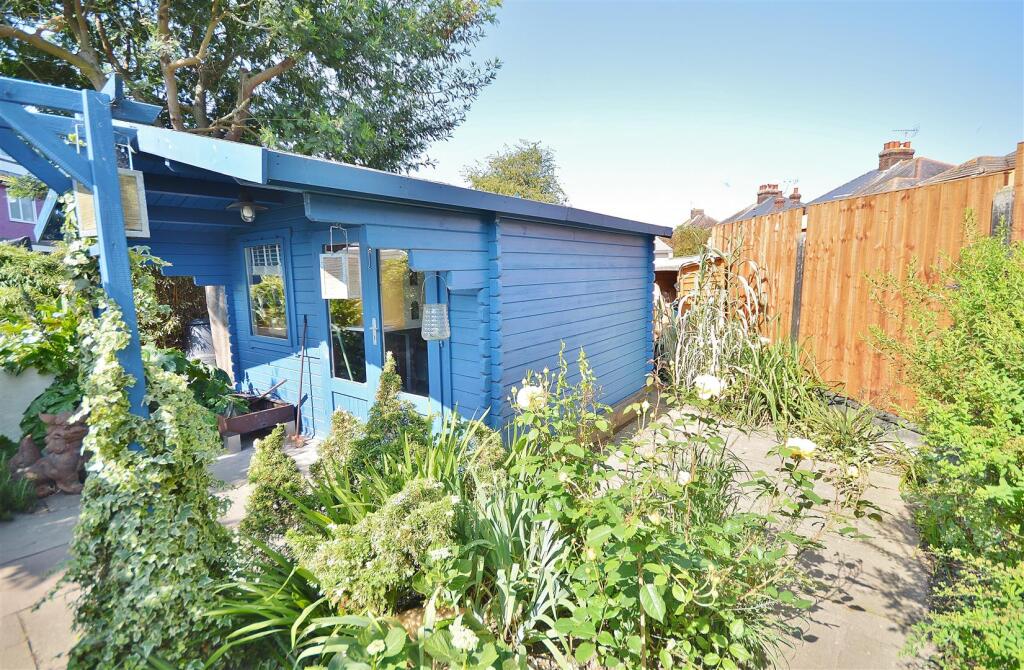 SUMMER HOUSE/ WORKSHOP