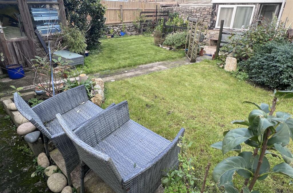 Garden, Garage, Views