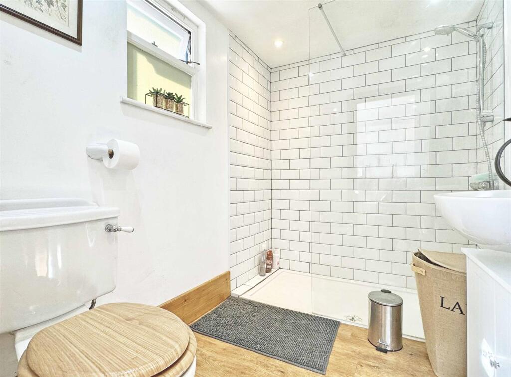 Shower Room.jpg