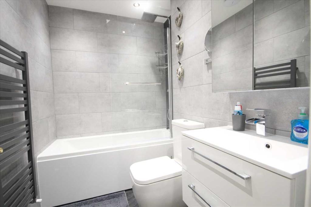 BATHROOM/WC