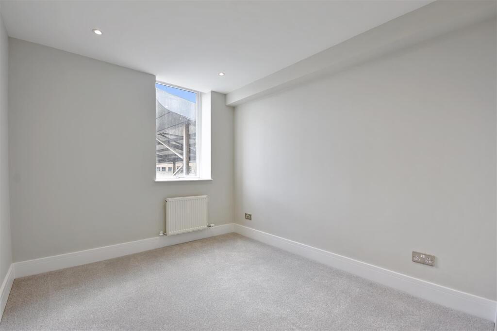 AR - Flat 6, Buckingham Place - Scnd Bedroom3 (1).