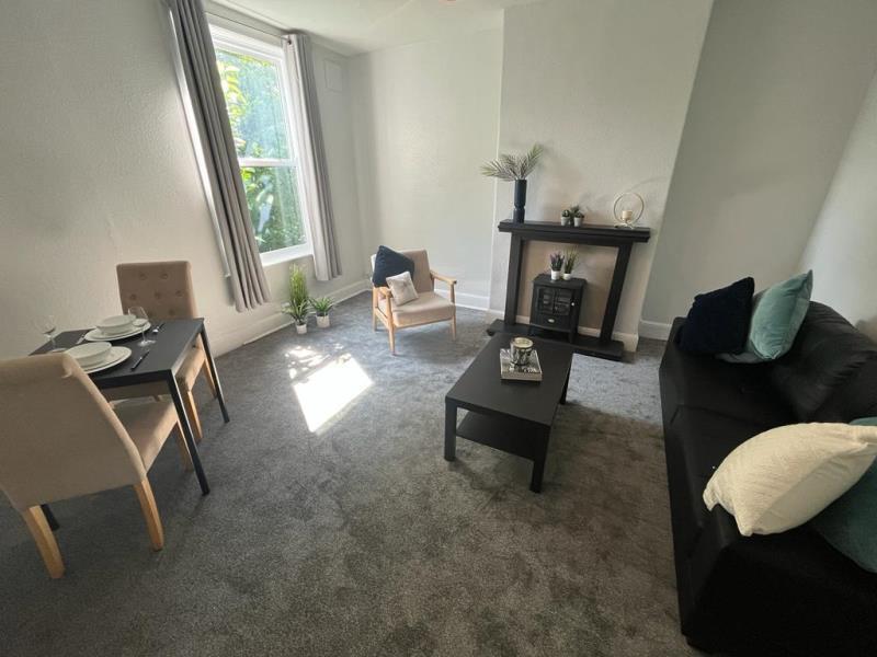 F4 - 9 North Grange Road, LS6 2BR
