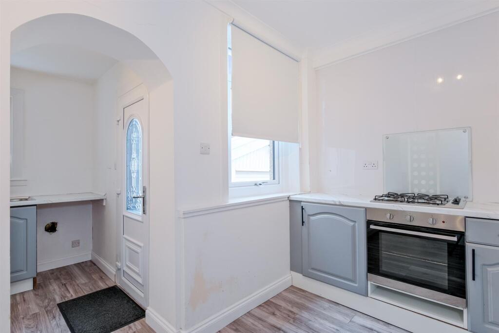 016-241 Dyfrig St, Shotts ML7 4BY.jpg