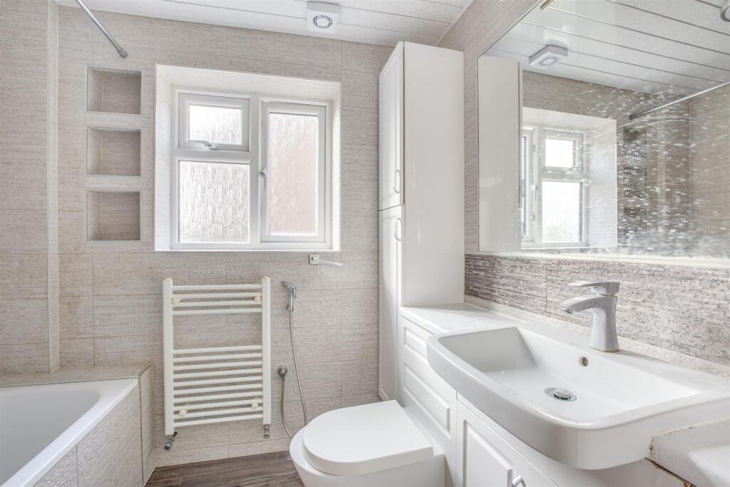 120 Deeds Grove, HP12 3NZ-11.jpg