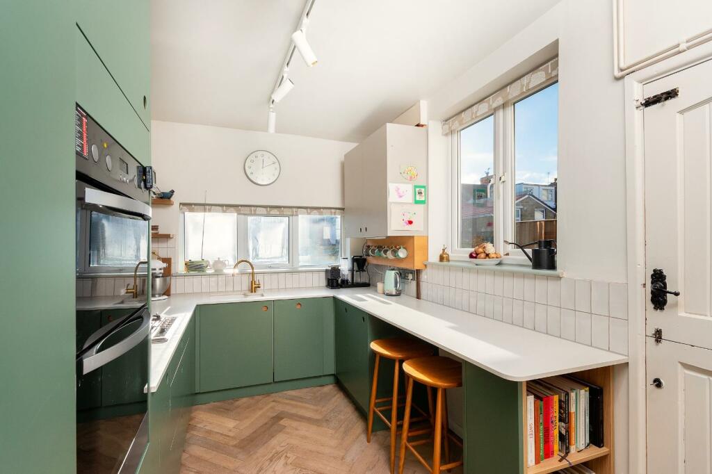 0D9RBR - Kitchen B.jpg