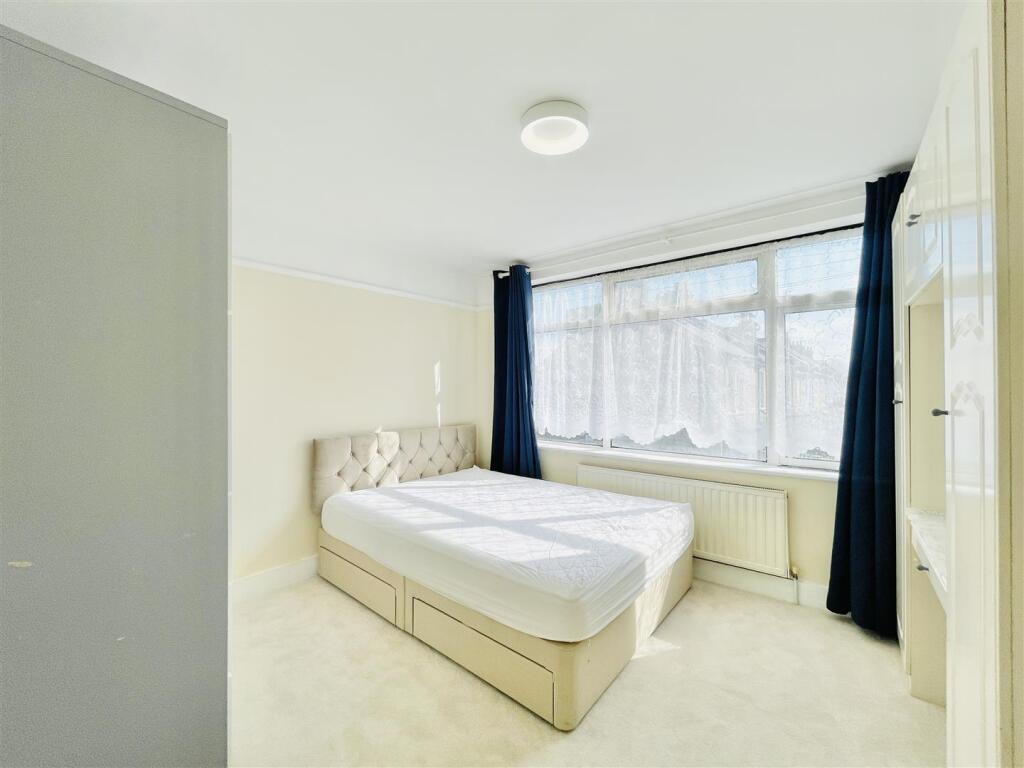 Bedroom 1.jpg