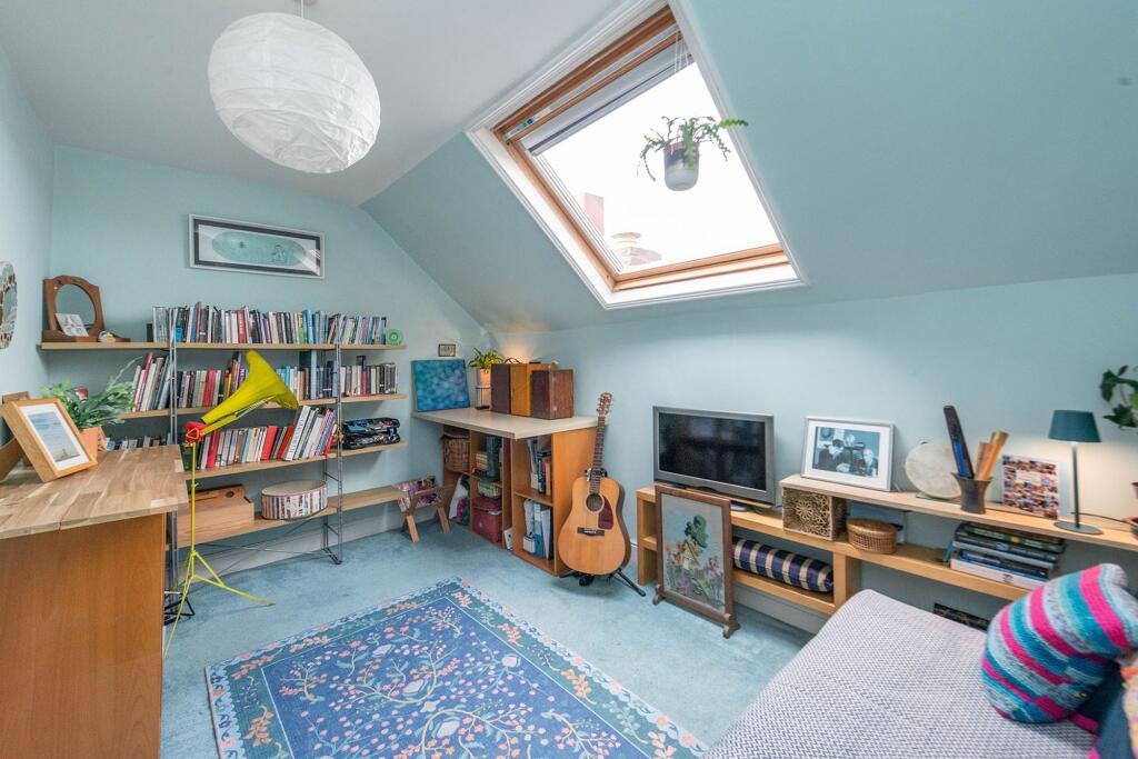 BEDROOMS AND BATHROOMS/UTILITY ROOM