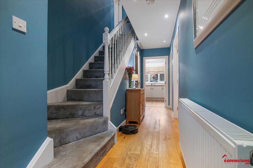 Entrance Hallway (2)