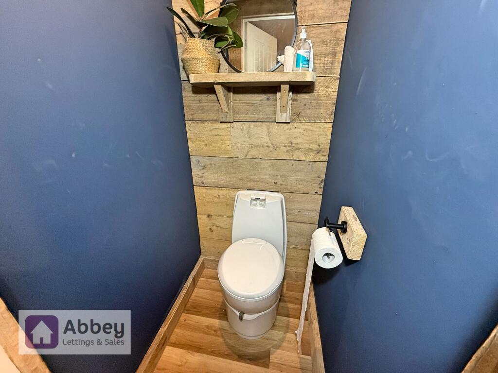 Garden Bar WC