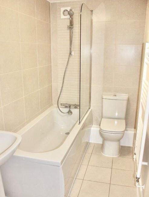 MAIN BATHROOM.jpg