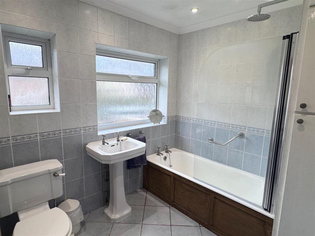 Bathroom.JPG