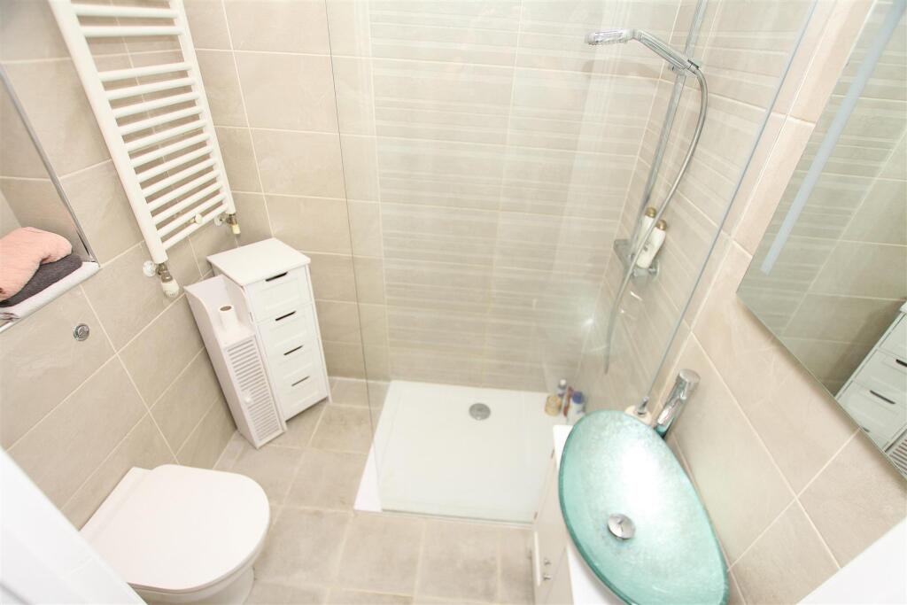 Shower room.jpg