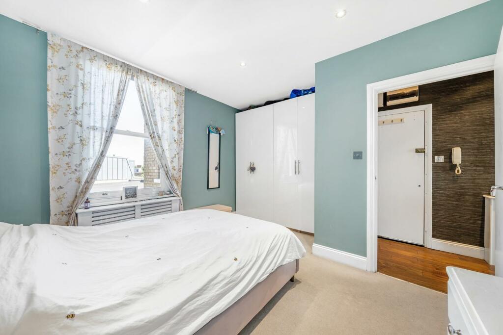 Bedroom (2).JPG