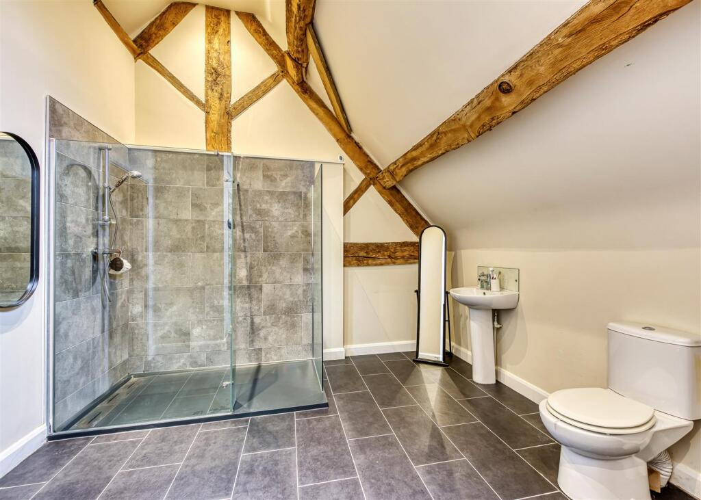Dog Leg Barn-bathroom2.jpg