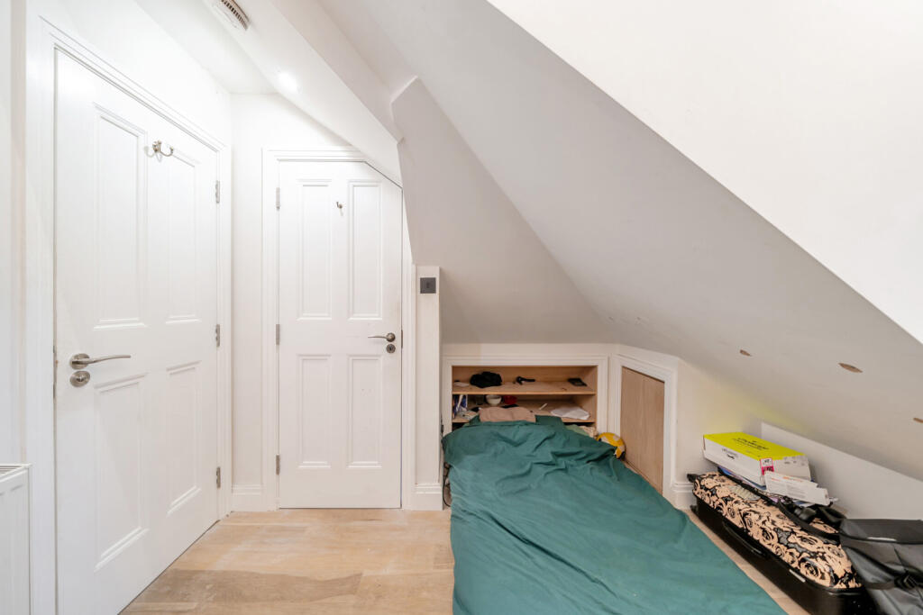 1382815-18-691dce...