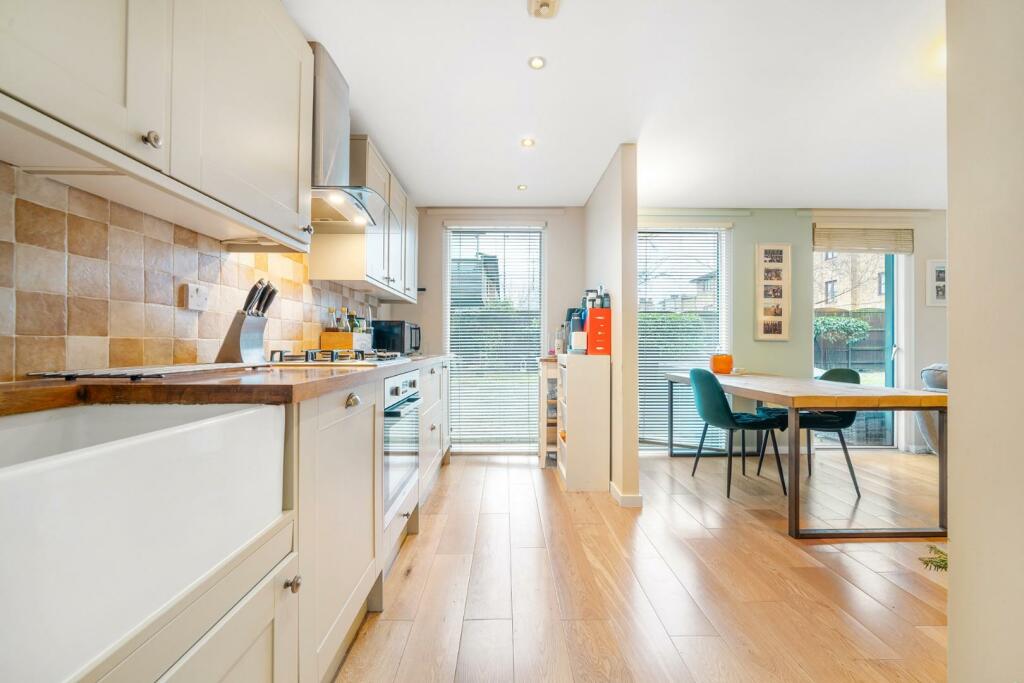 Kitchen (2).jpg