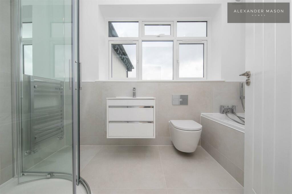 Bed 1 En-suite