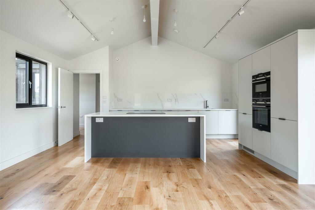 Coton House - by Visually Rich 02822.jpg