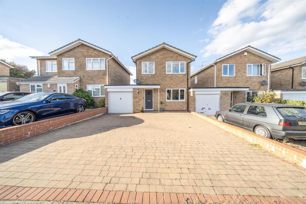 14 Oak Close, Towcester (15).jpg