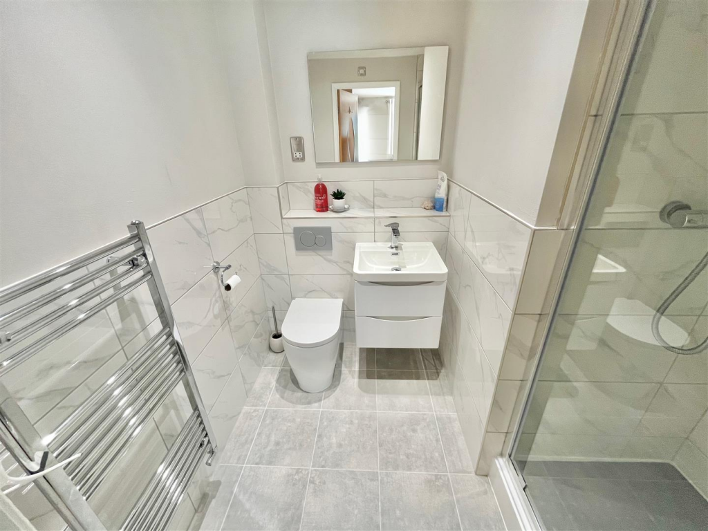 En Suite Shower Room