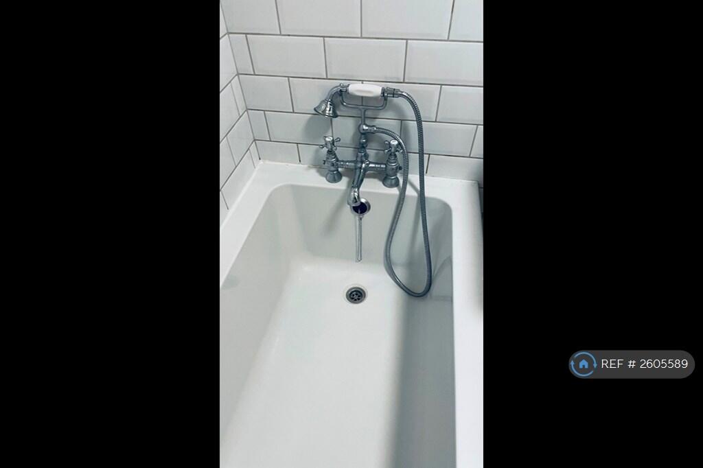 Metro Tiles / Mixer Taps