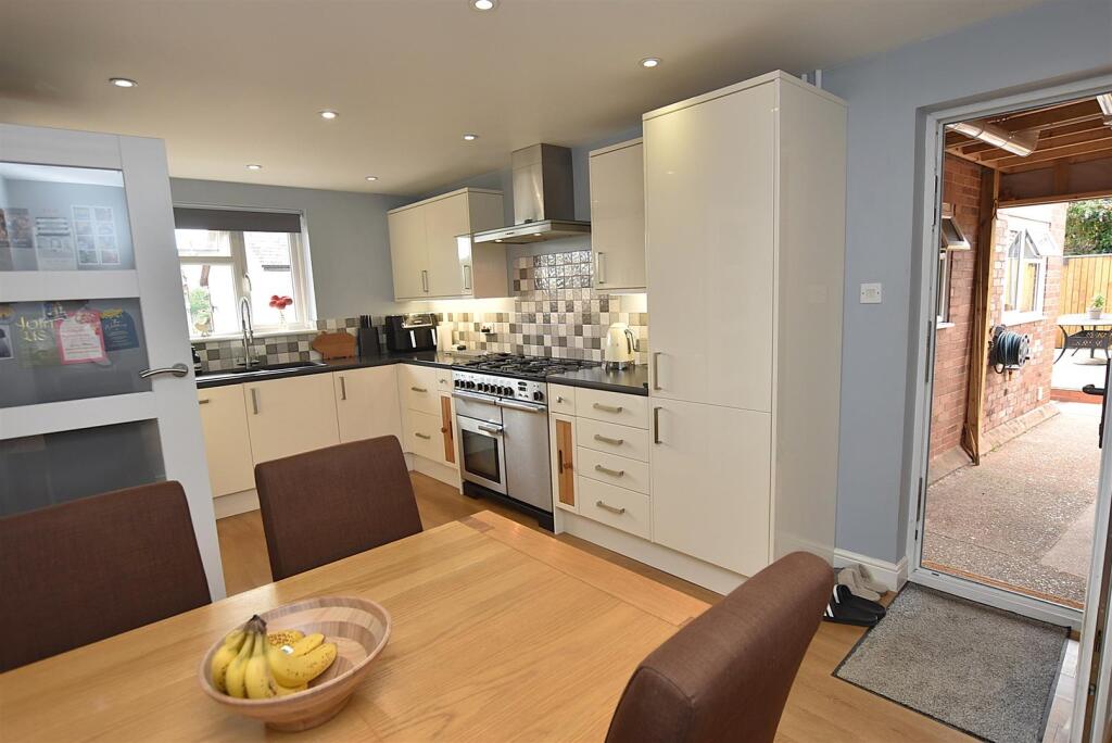 Kitchen/Dining Room