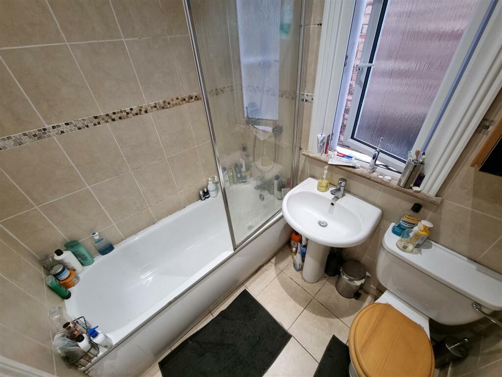 147 tooting High Street Double bed 3.jpg