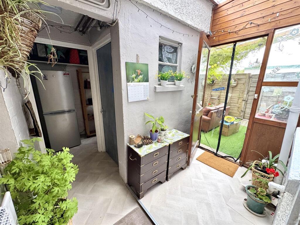 REAR LOBBY