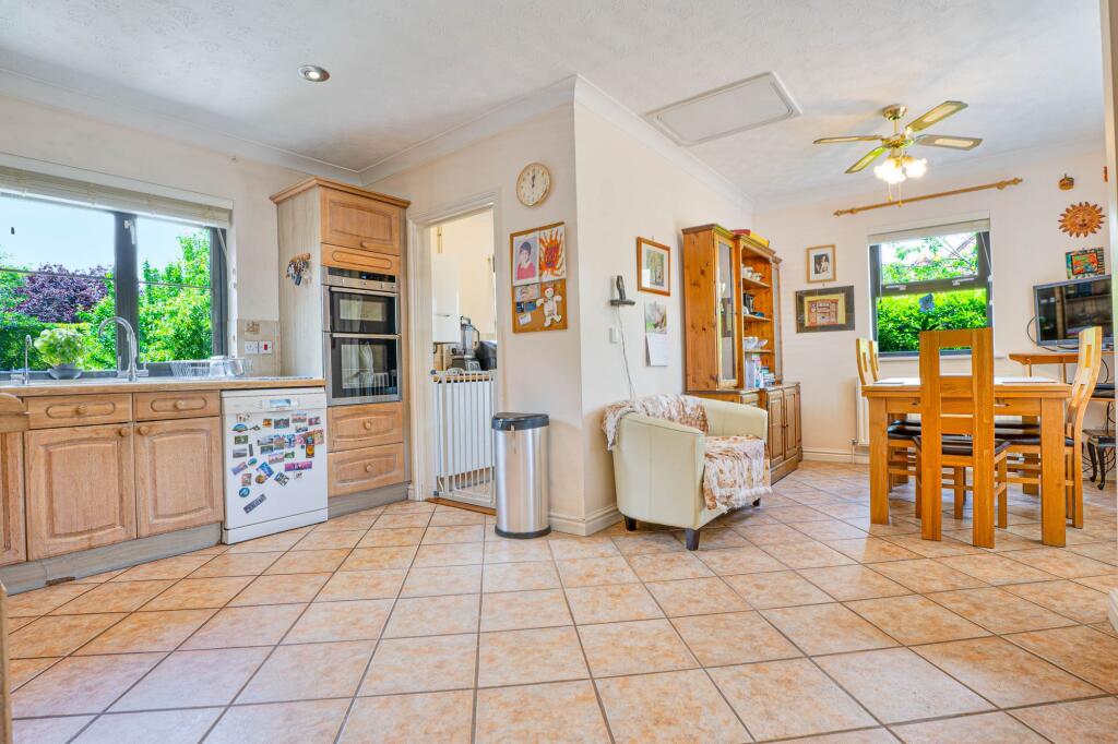 Kitchen/Breakfast Room